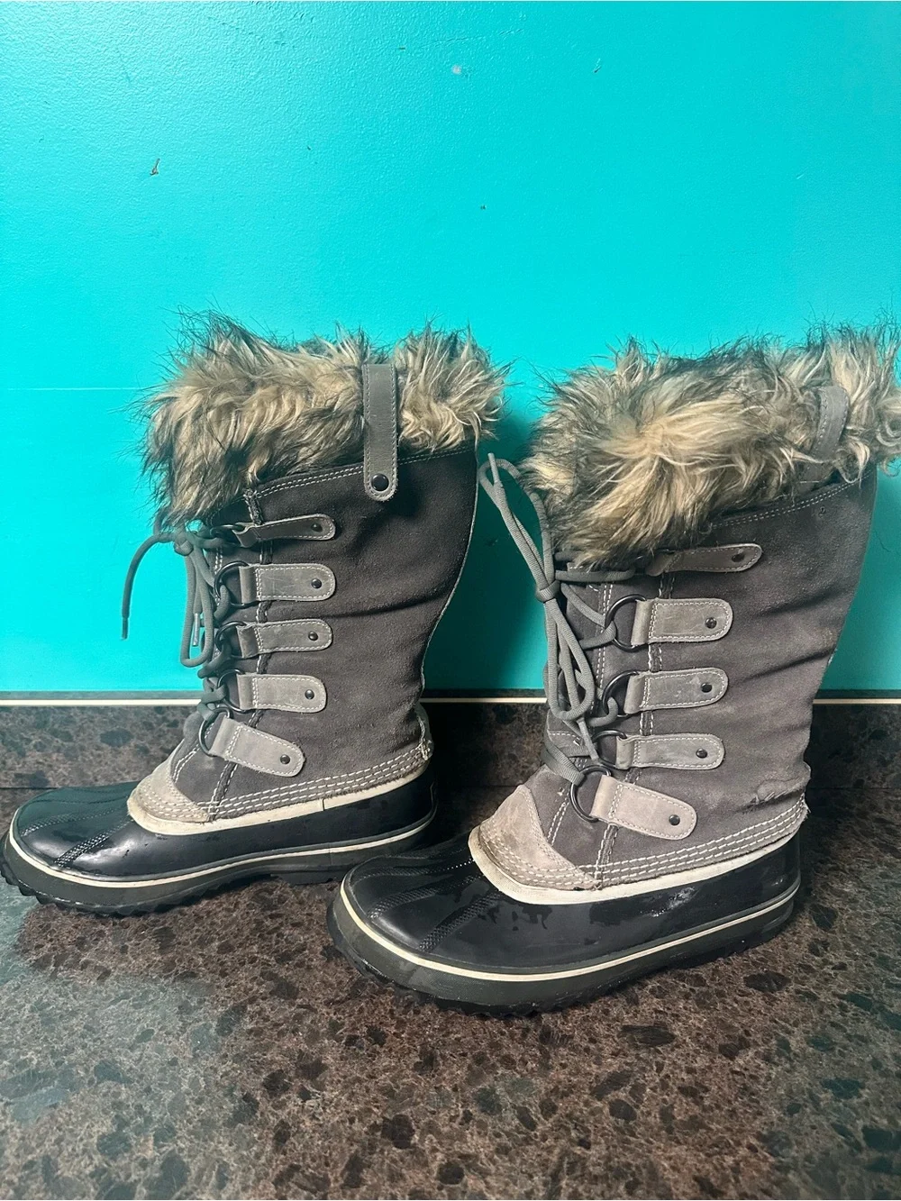 Sorel Gray Faux Fur Lace-Up Winter Rain Boots waterproof size 9